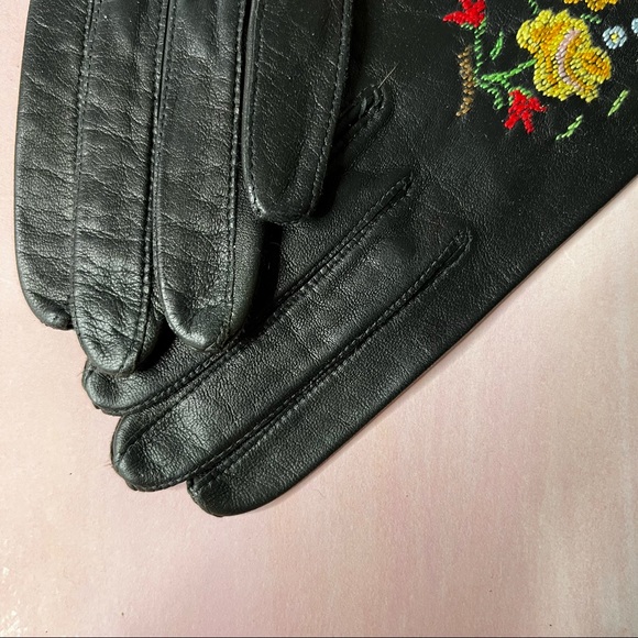 Vintage Handmade Embroidered Floral Leather Gloves - Picture 6 of 7